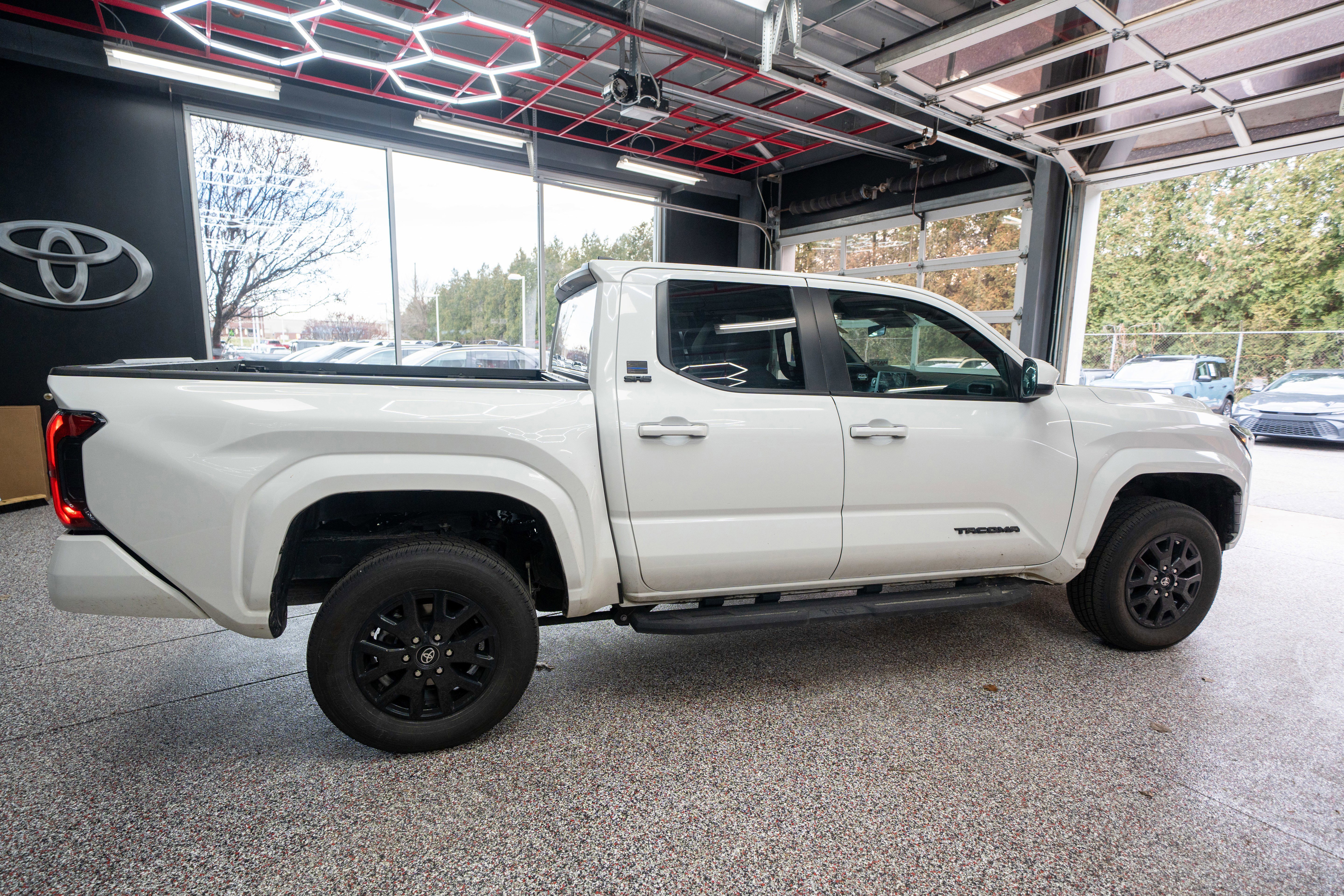 Certified 2024 Toyota Tacoma SR5 image 4