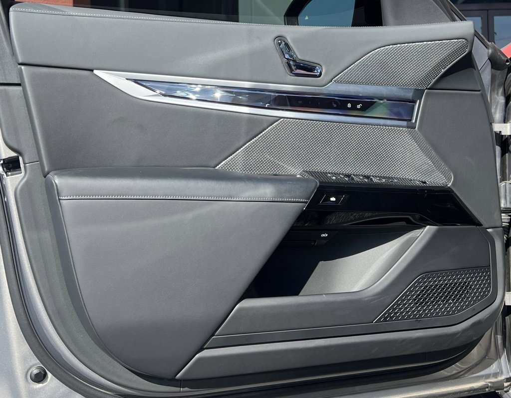 Used 2023 BMW i7 xDrive60 image 15