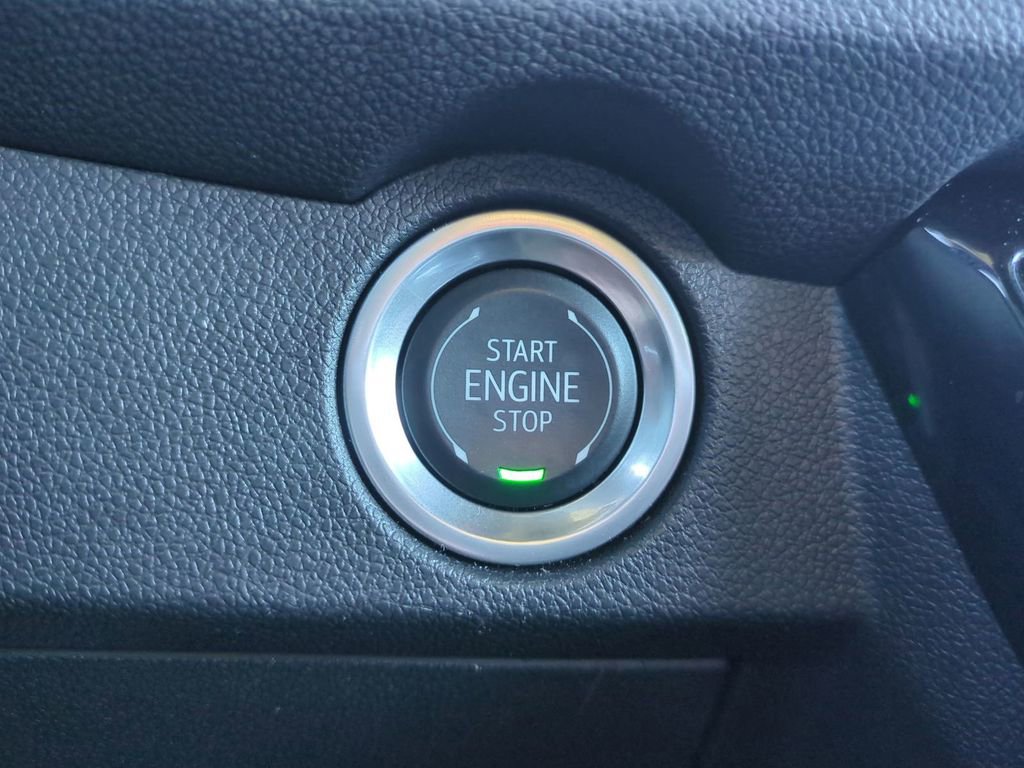 Used 2025 Chevrolet Traverse LT image 38