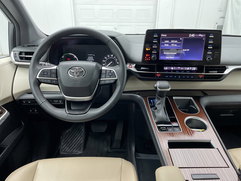 Used 2023 Toyota Sienna XLE image 16