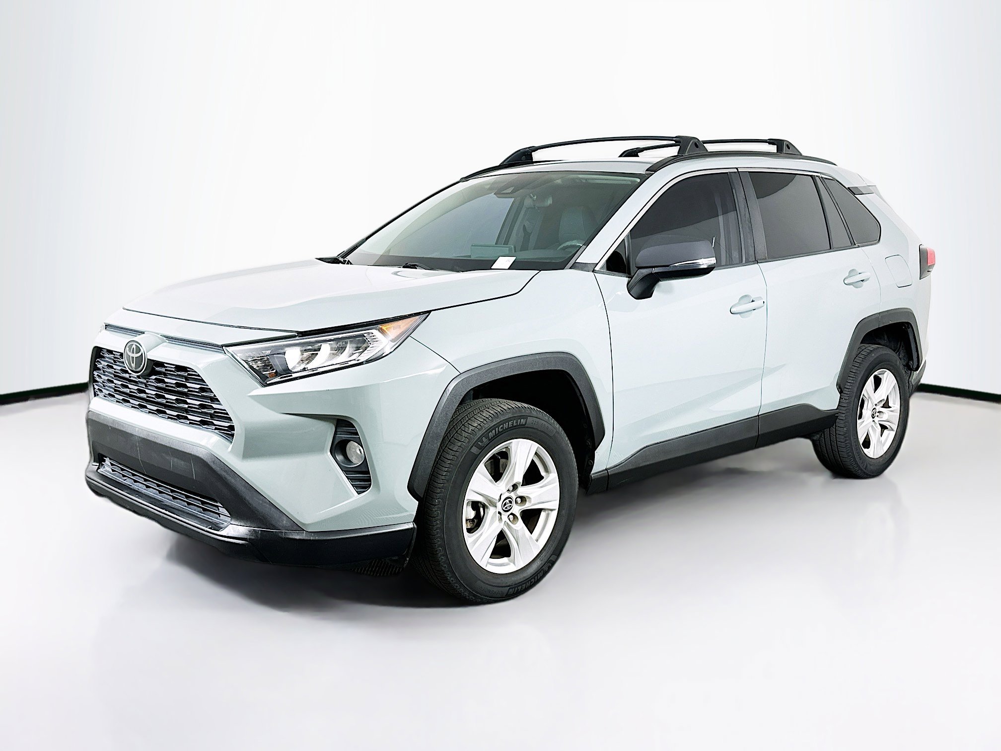 Used 2021 Toyota RAV4 XLE w/ Convenience Package image 3