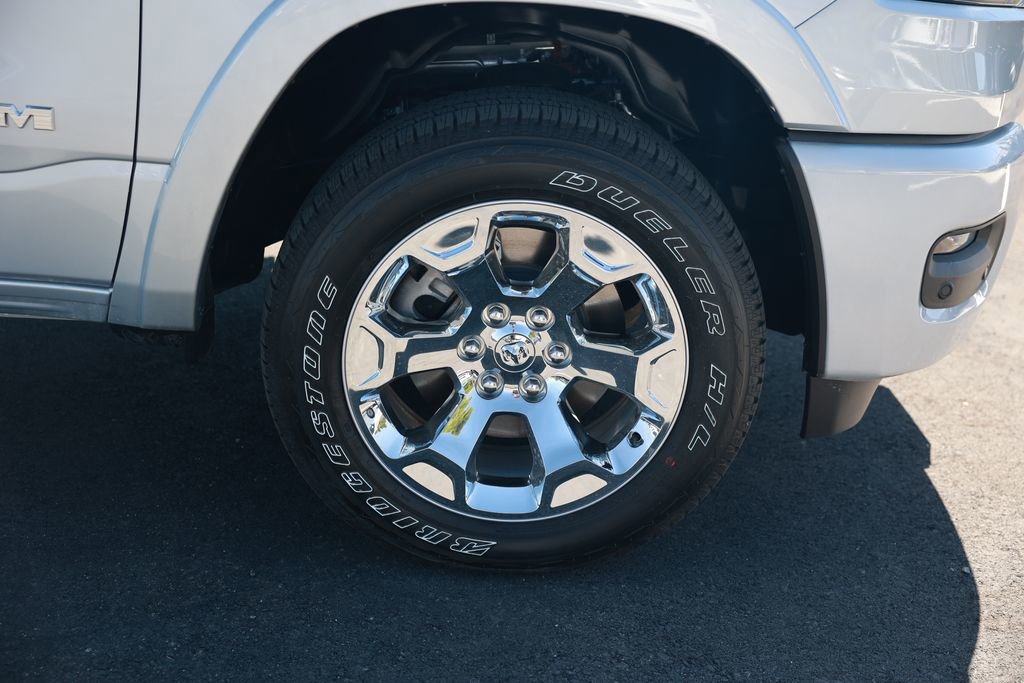 New 2026 RAM 1500 4x4 Crew Cab image 8