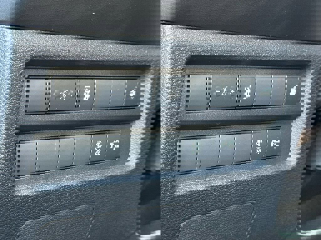 Used 2025 Mitsubishi Outlander SE image 21