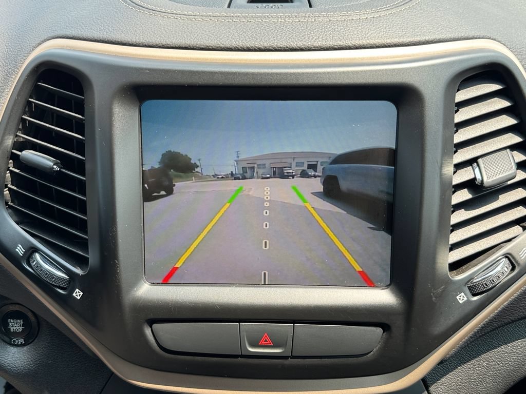 Used 2017 Jeep Cherokee Limited AWD/4WD image 18