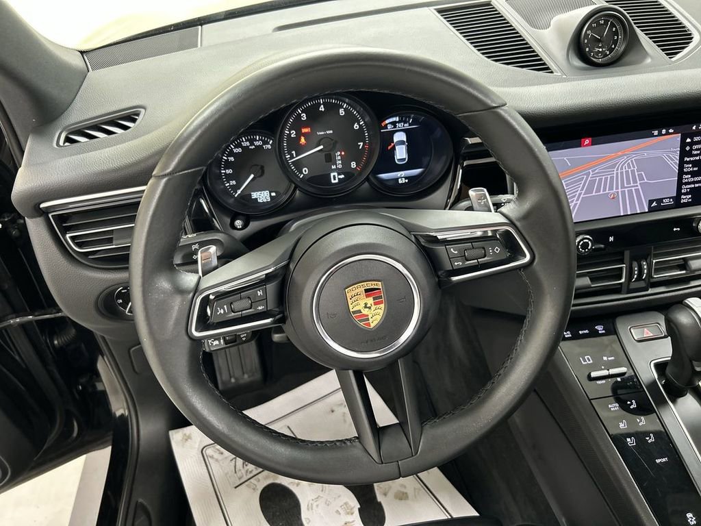 Certified 2024 Porsche Macan AWD/4WD image 5