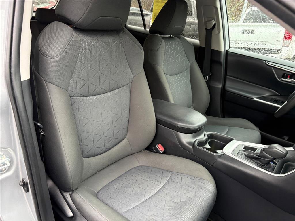 Used 2021 Toyota RAV4 XLE image 19