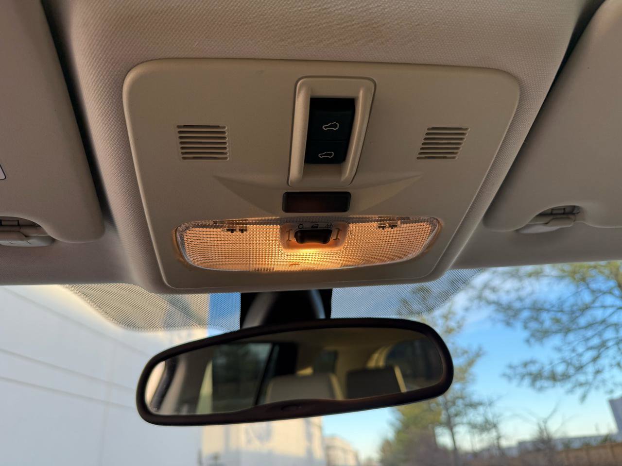 Used 2013 Land Rover LR2 image 38