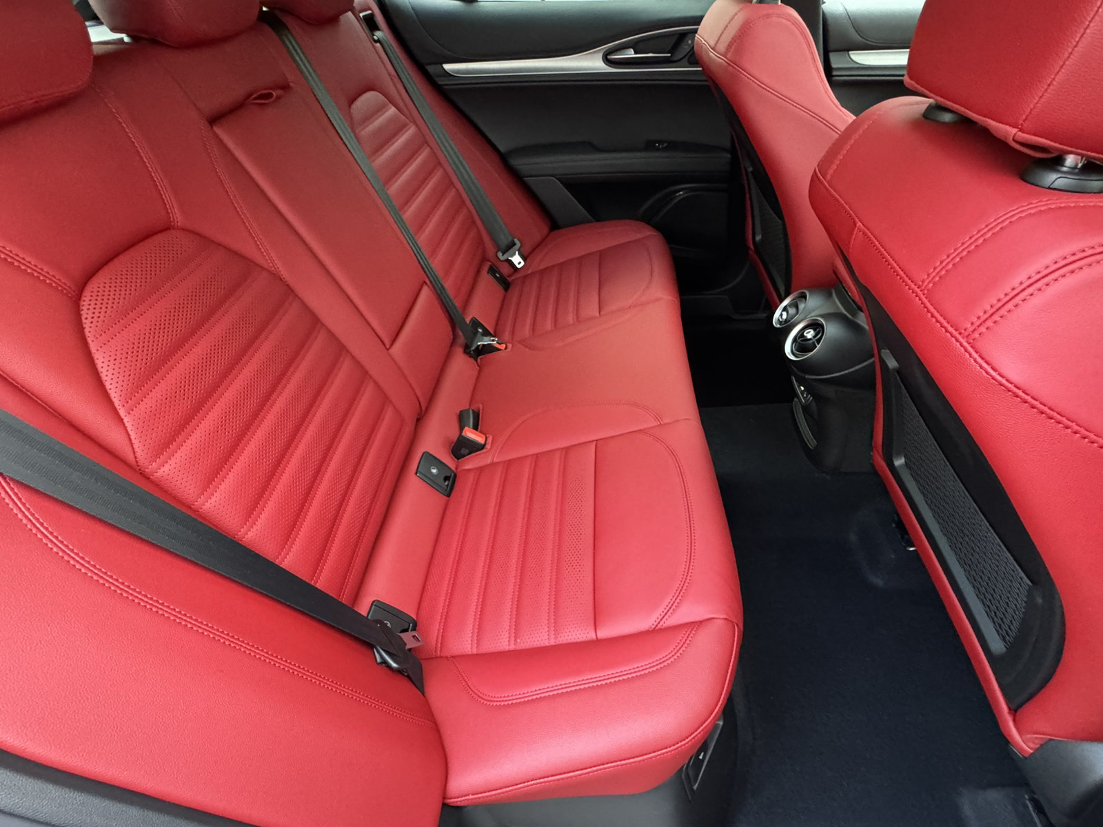 Used 2026 Alfa Romeo Stelvio Sprint AWD/4WD image 19
