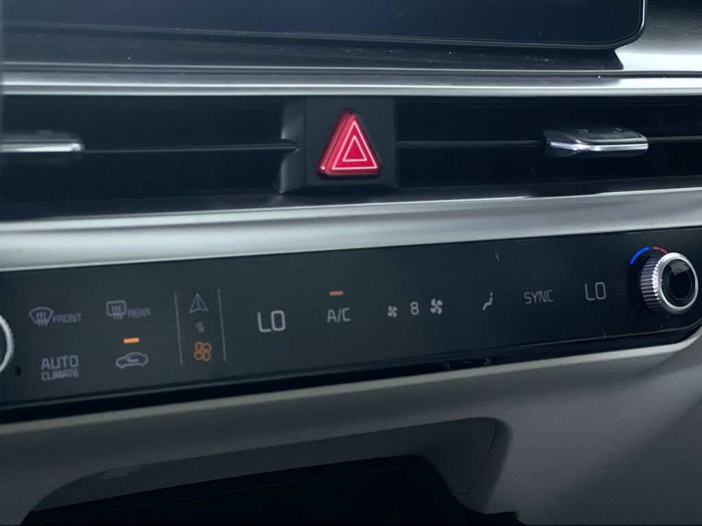 Used 2024 Kia Sorento S w/ Panoramic Sunroof Package image 21