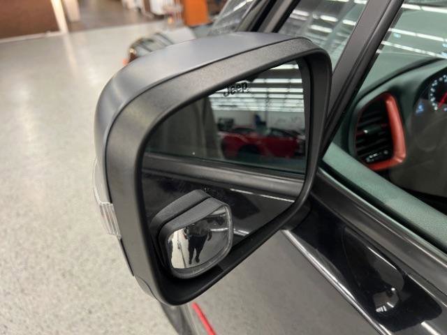 Used 2019 Jeep Renegade Trailhawk w/ Cold Weather Group II AWD/4WD image 40