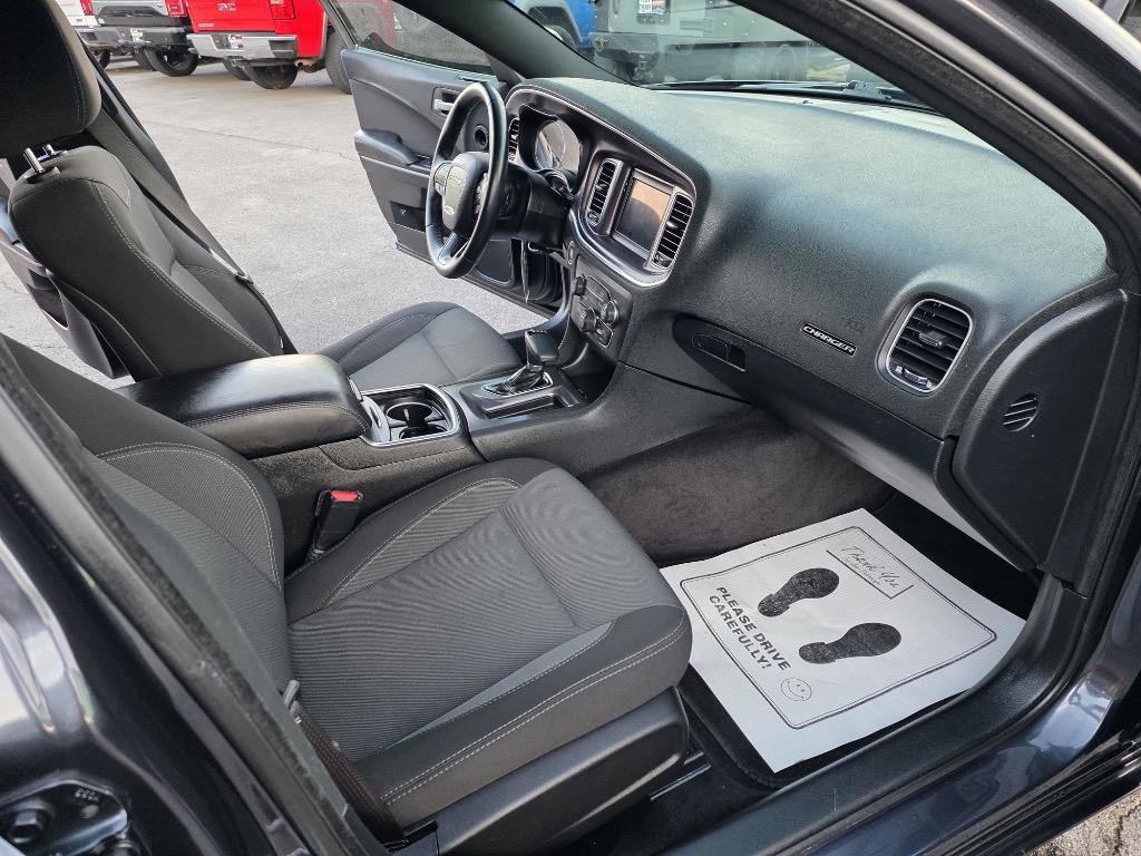 Used 2018 Dodge Charger SXT RWD image 28