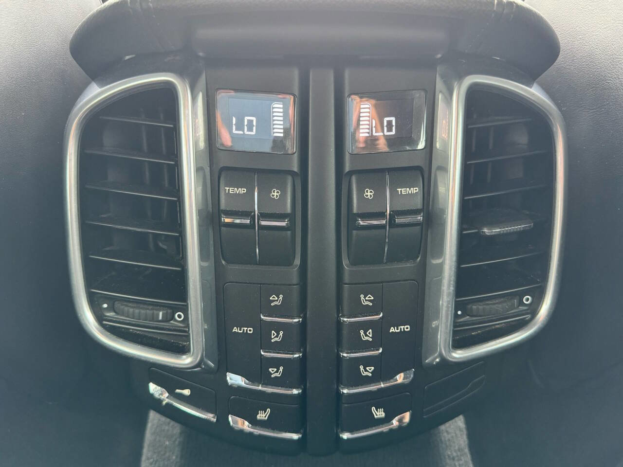 Used 2012 Porsche Cayenne S AWD/4WD image 38