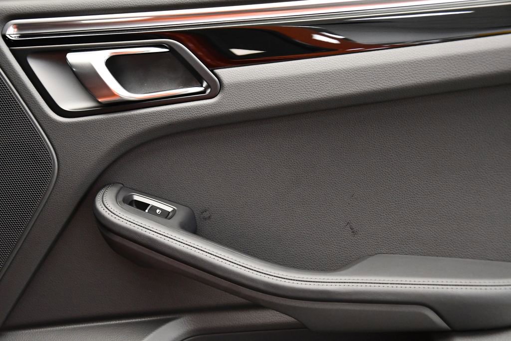 Used 2025 Porsche Macan Turbo image 51