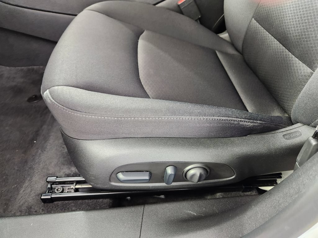 Used 2025 Chevrolet Malibu LT FWD image 13