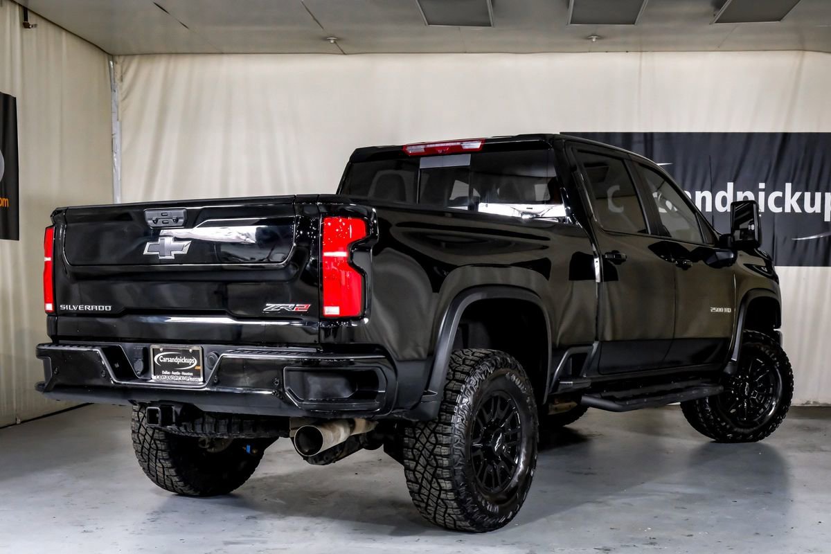 Used 2025 Chevrolet Silverado 2500 ZR2 w/ Technology Package image 8