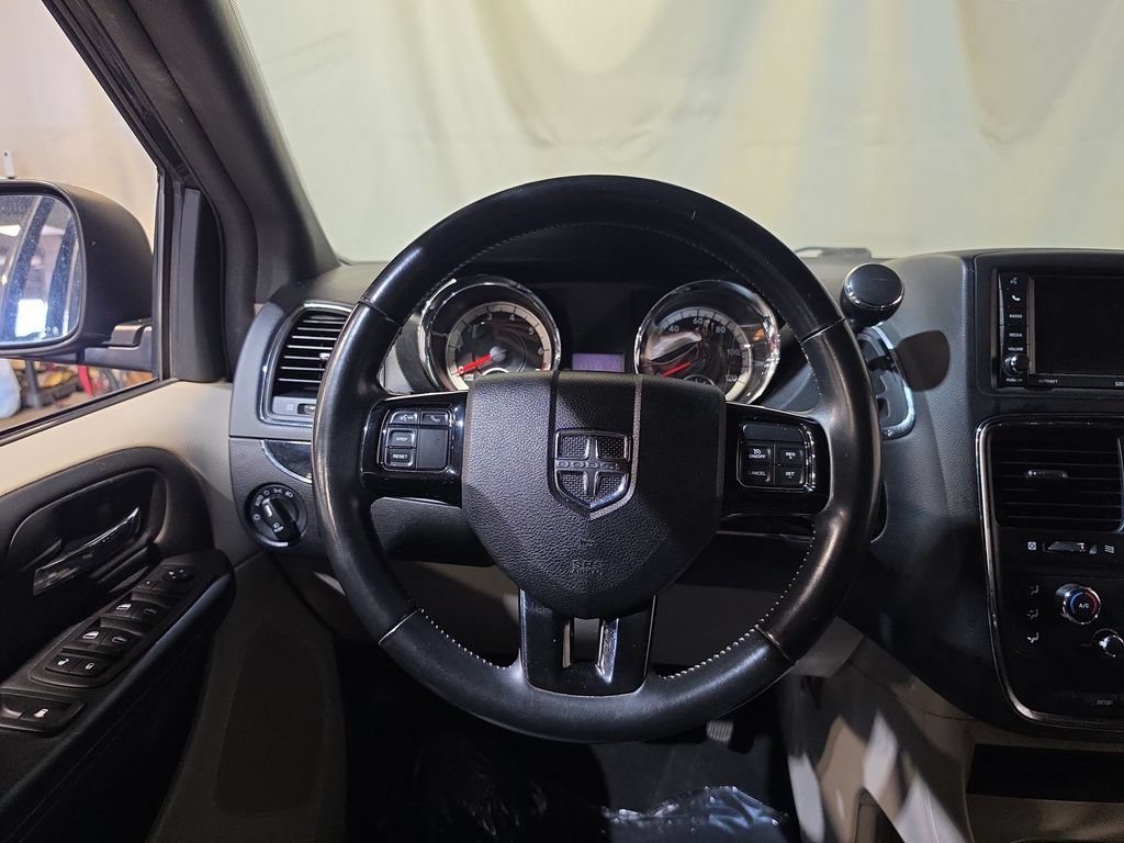 Used 2018 Dodge Grand Caravan SXT FWD image 11
