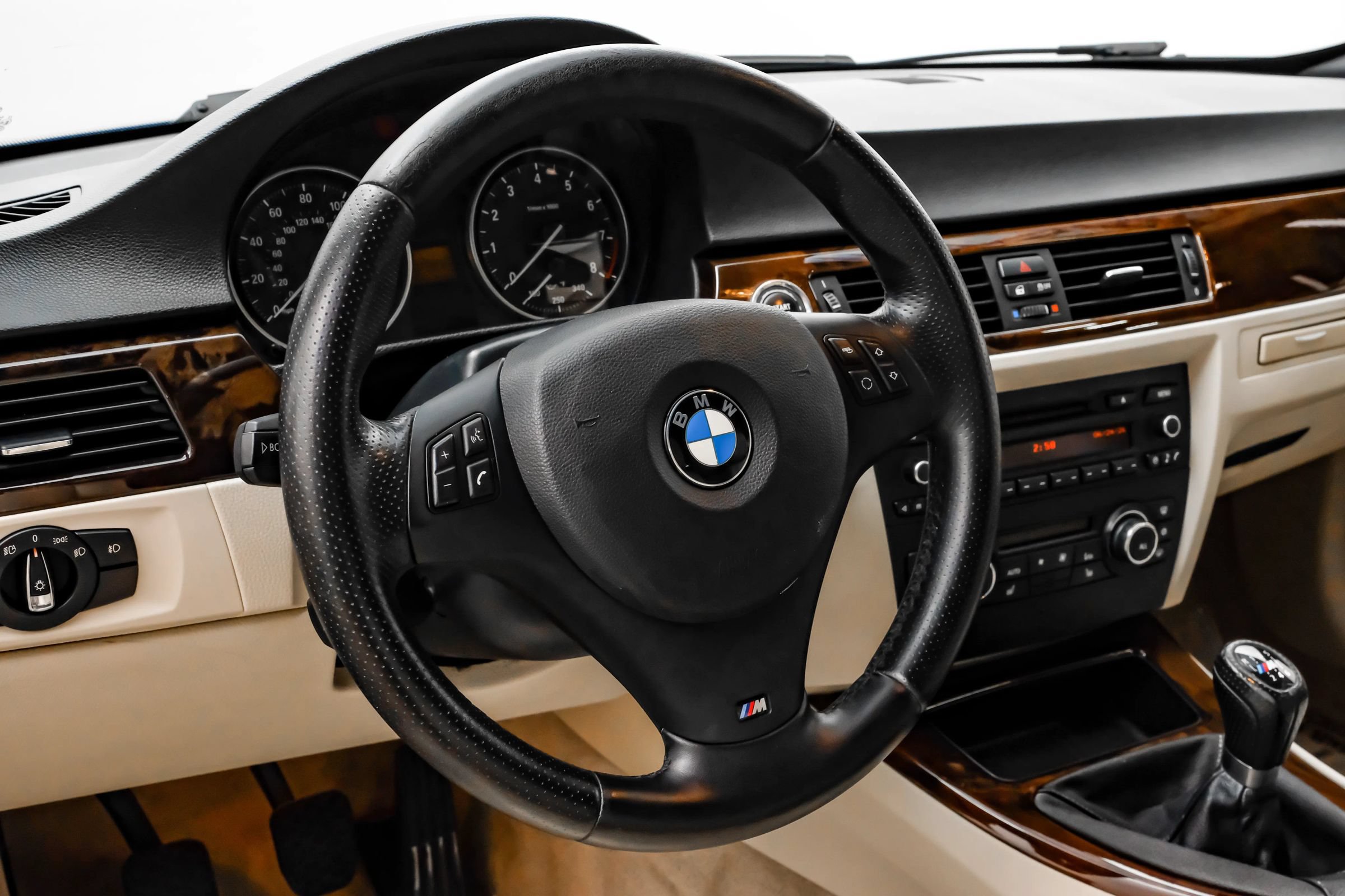 Used 2012 BMW 328i Convertible w/ M Sport Pkg RWD image 12