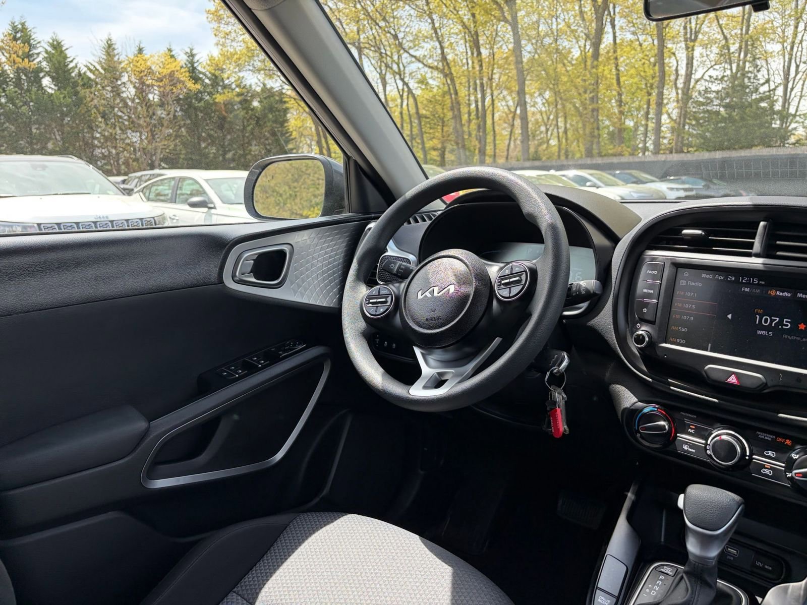 Used 2025 Kia Soul LX w/ LX Technology Package FWD image 32