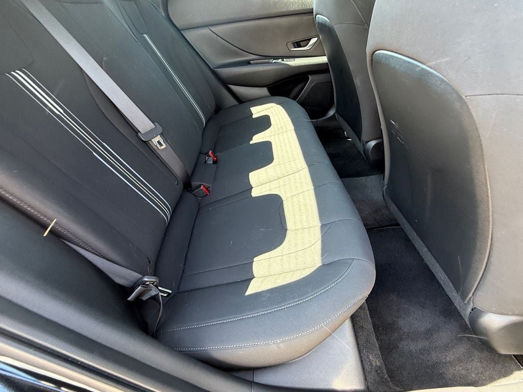 Used 2022 Hyundai Elantra SEL FWD image 11