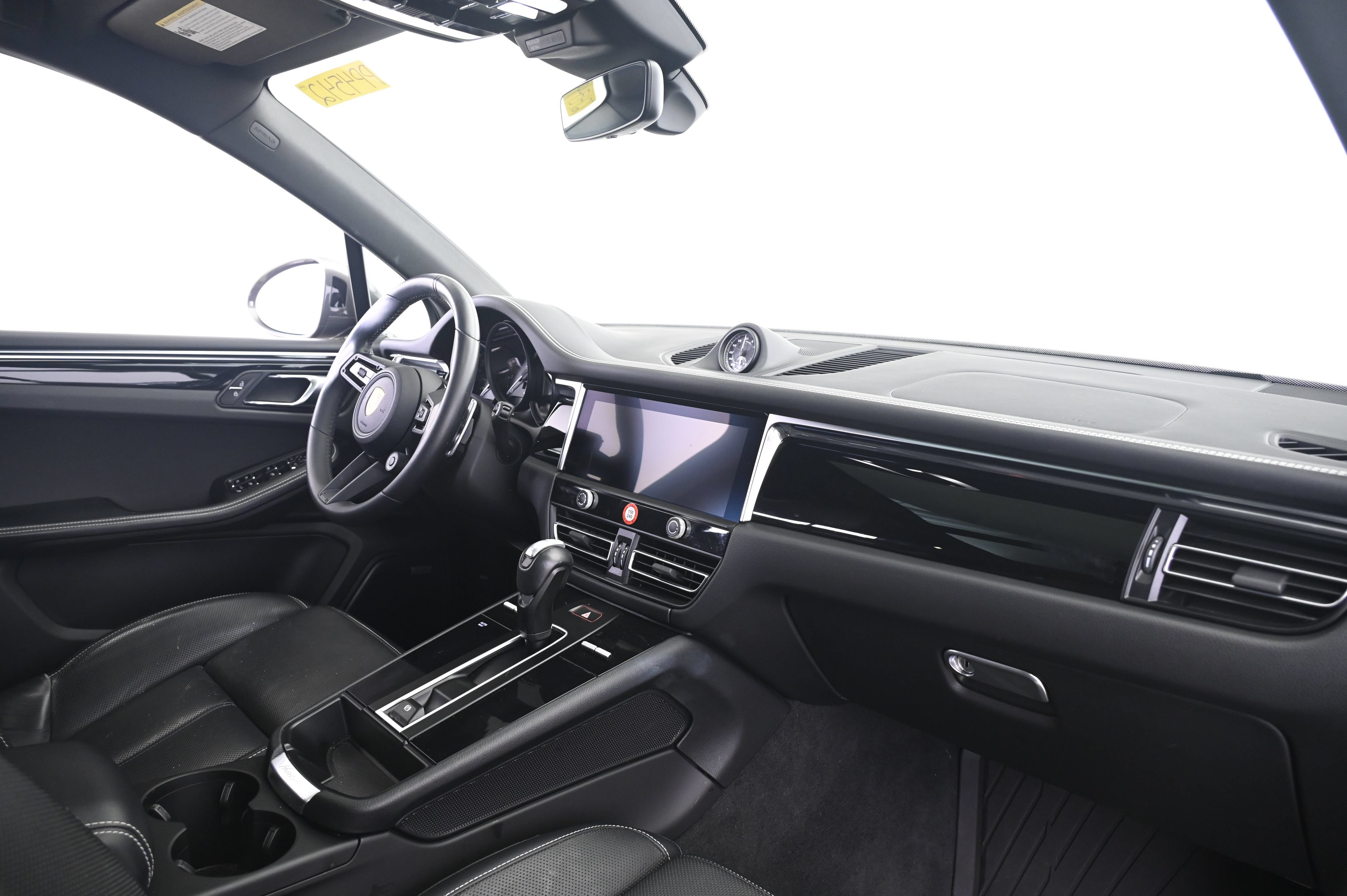 Certified 2023 Porsche Macan Turbo AWD/4WD image 22
