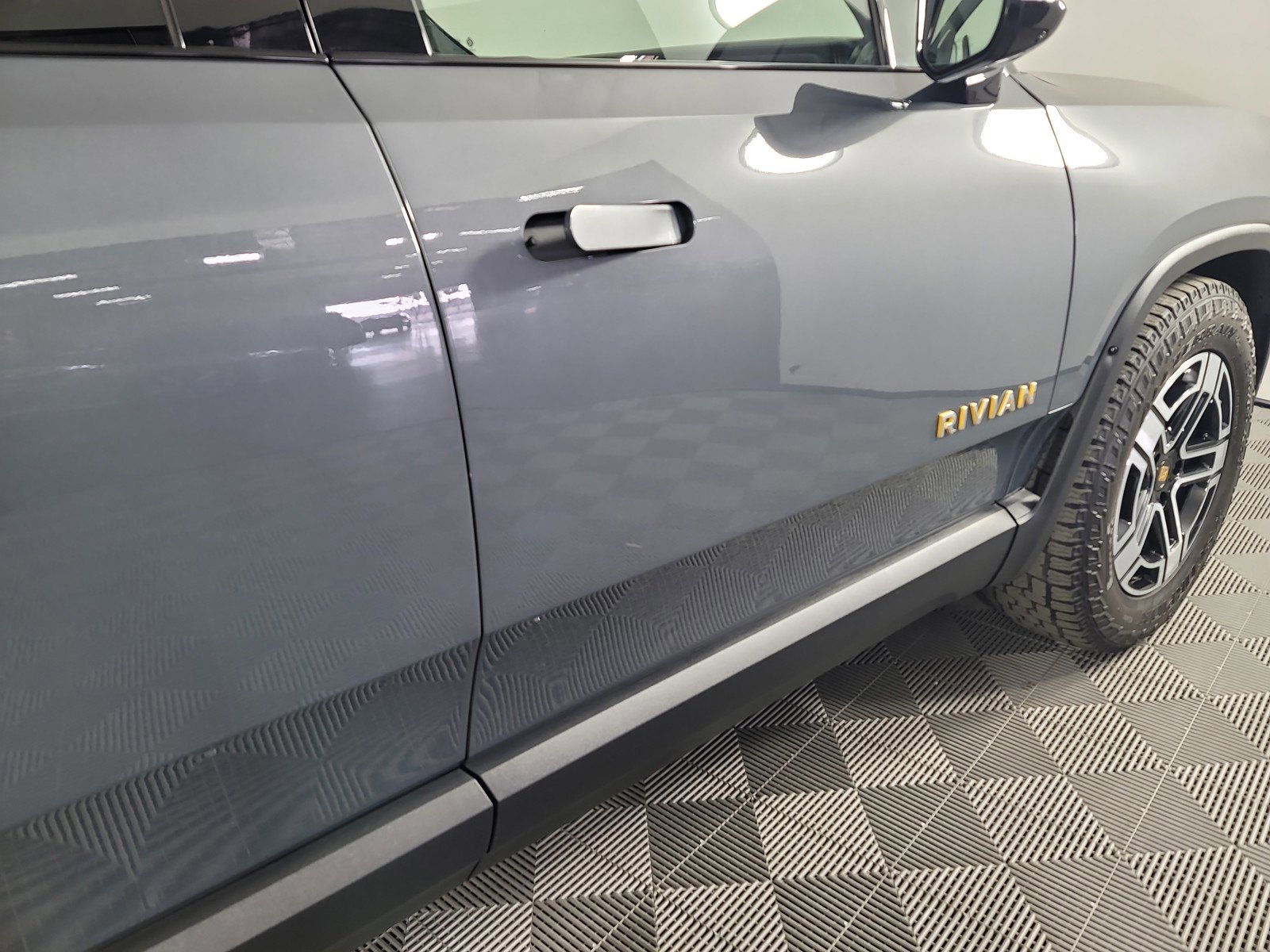 Used 2022 Rivian R1S Launch Edition image 35
