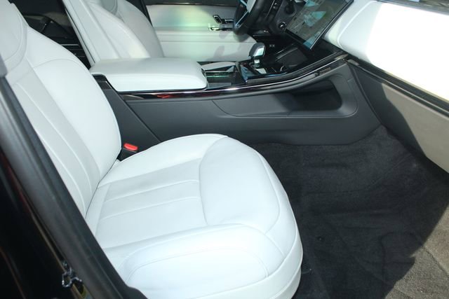 Used 2024 Land Rover Range Rover Sport SE image 3