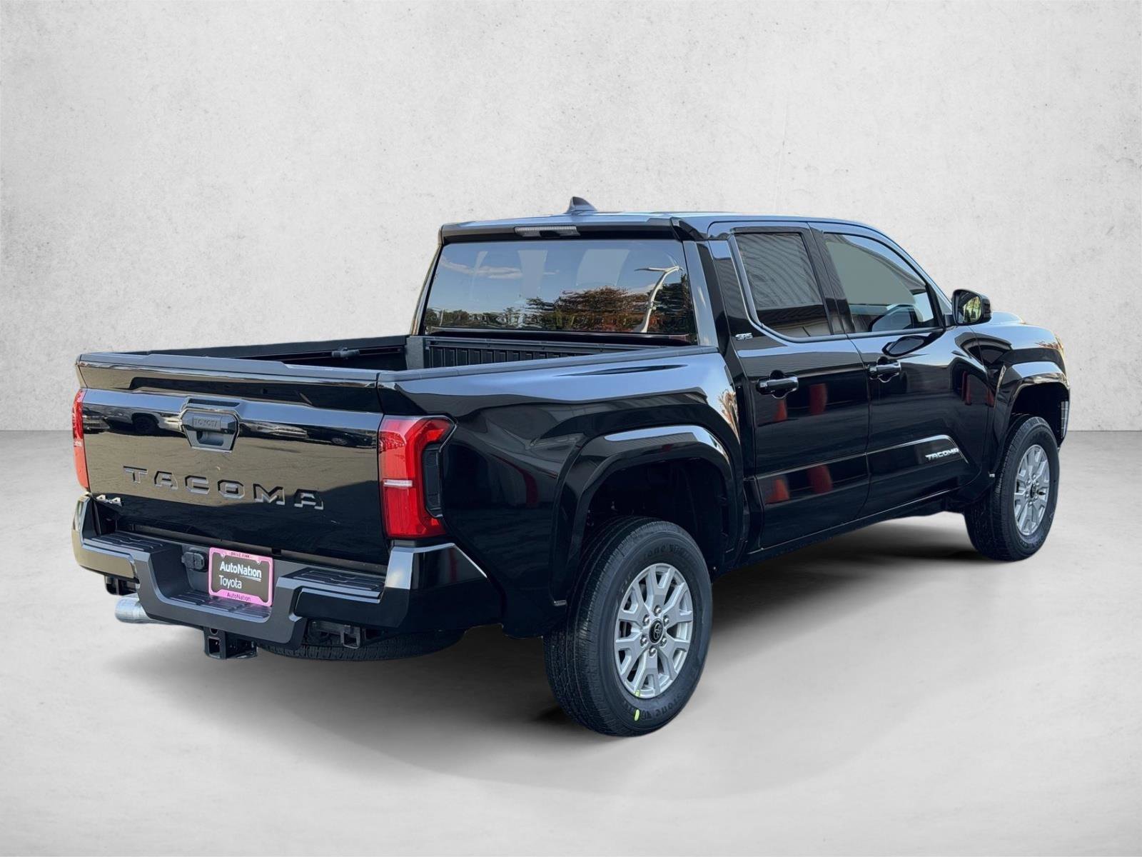 Certified 2025 Toyota Tacoma SR5 AWD/4WD image 5