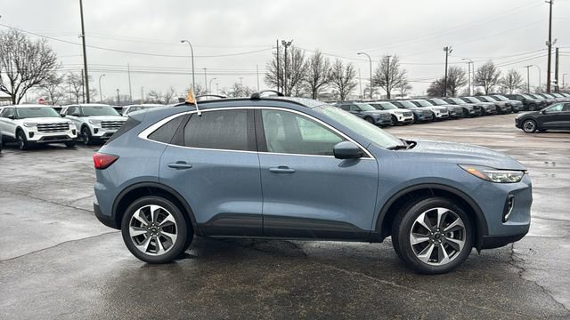 Certified 2023 Ford Escape Platinum w/ Class II Trailer Tow Package image 3