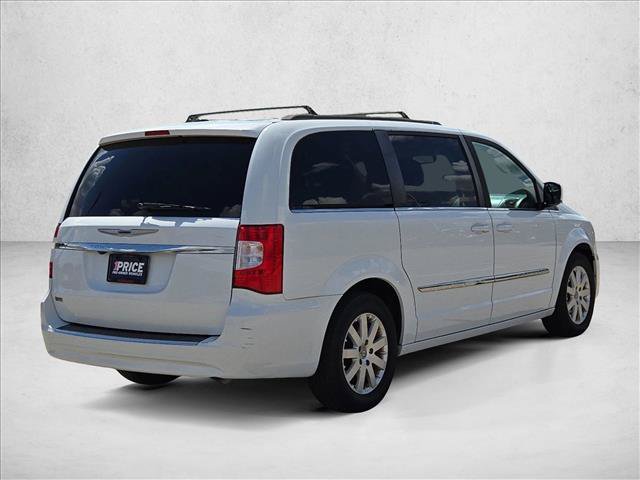 Used 2016 Chrysler Town & Country Touring FWD image 5