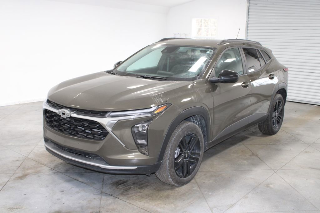 Used 2024 Chevrolet Trax ACTIV w/ Sunroof Package FWD image 4