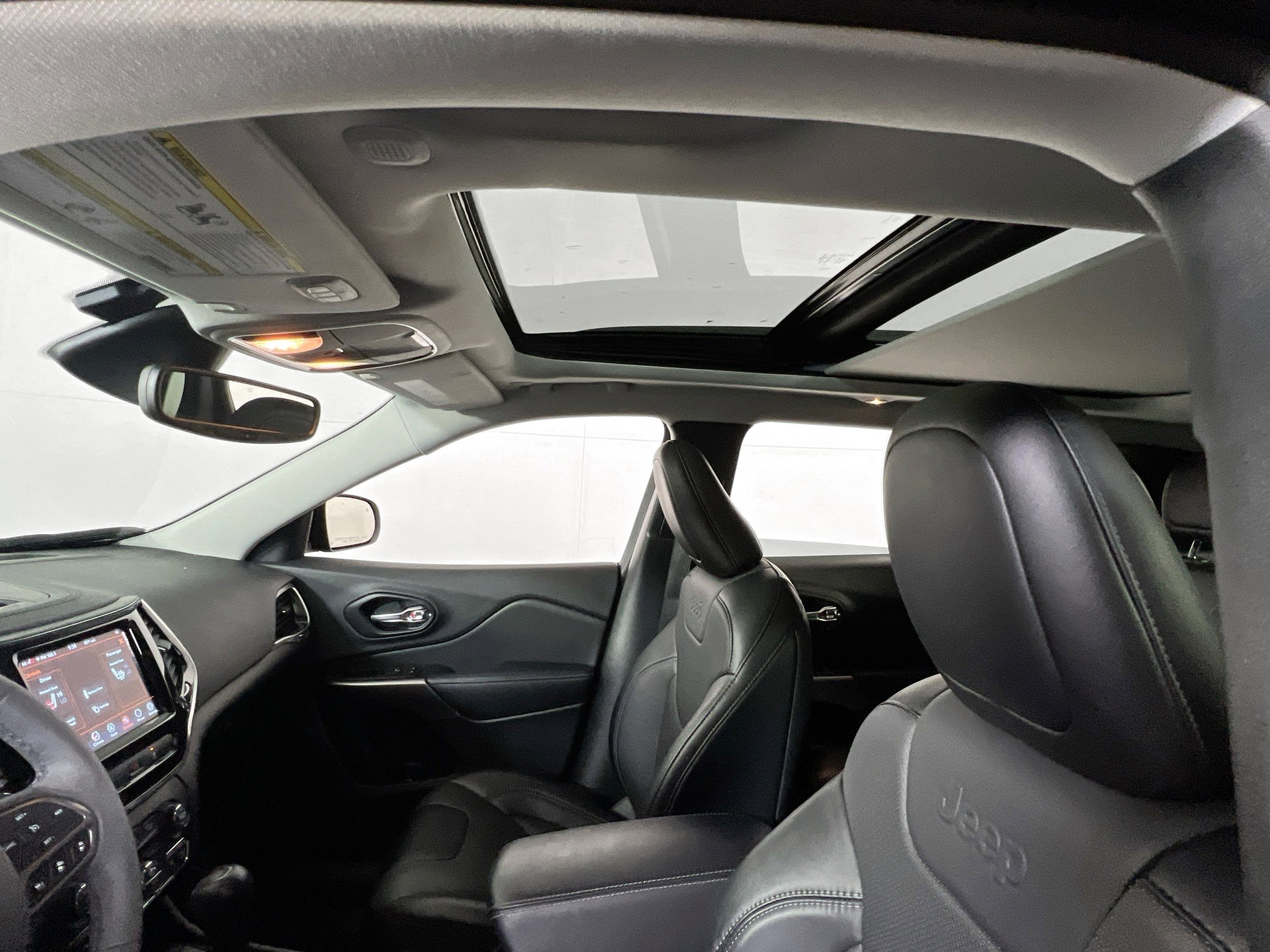 Used 2022 Jeep Cherokee Limited image 21