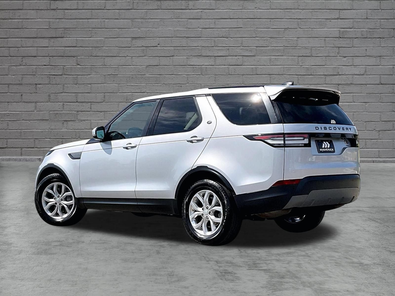 Used 2020 Land Rover Discovery SE AWD/4WD image 4