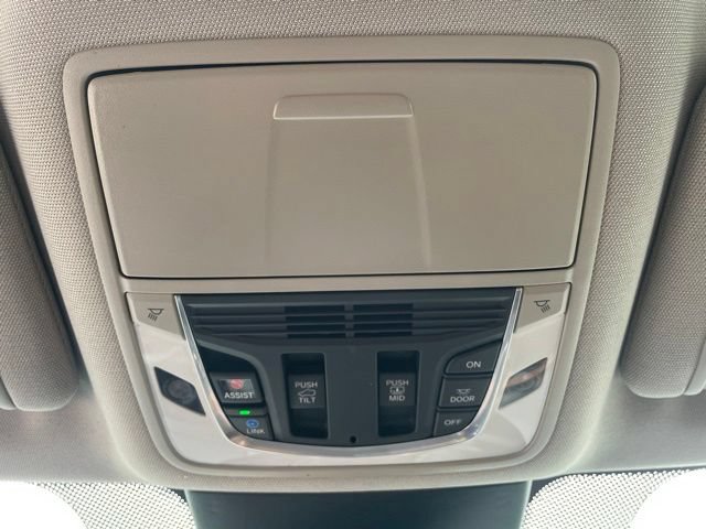 Used 2023 Acura MDX w/ Technology Package AWD/4WD image 33
