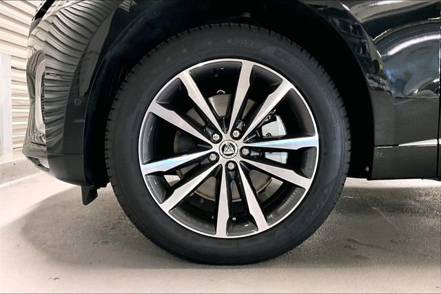 Certified 2025 Jaguar F-PACE R-Dynamic S image 8