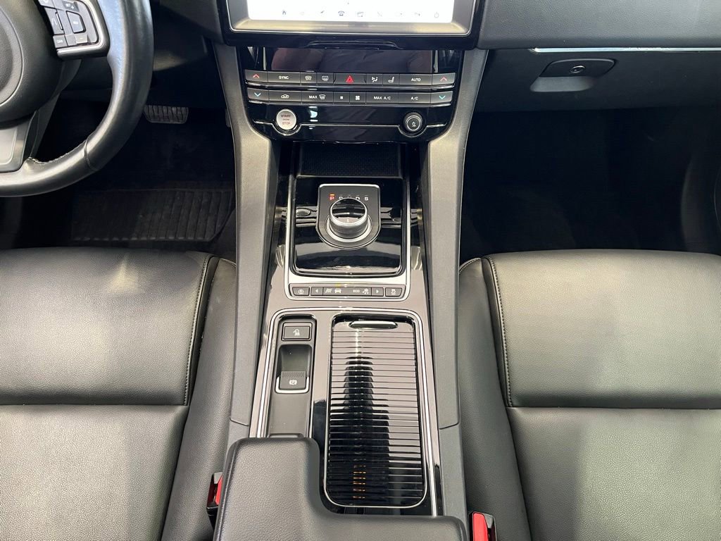 Used 2020 Jaguar F-PACE Premium AWD/4WD image 40