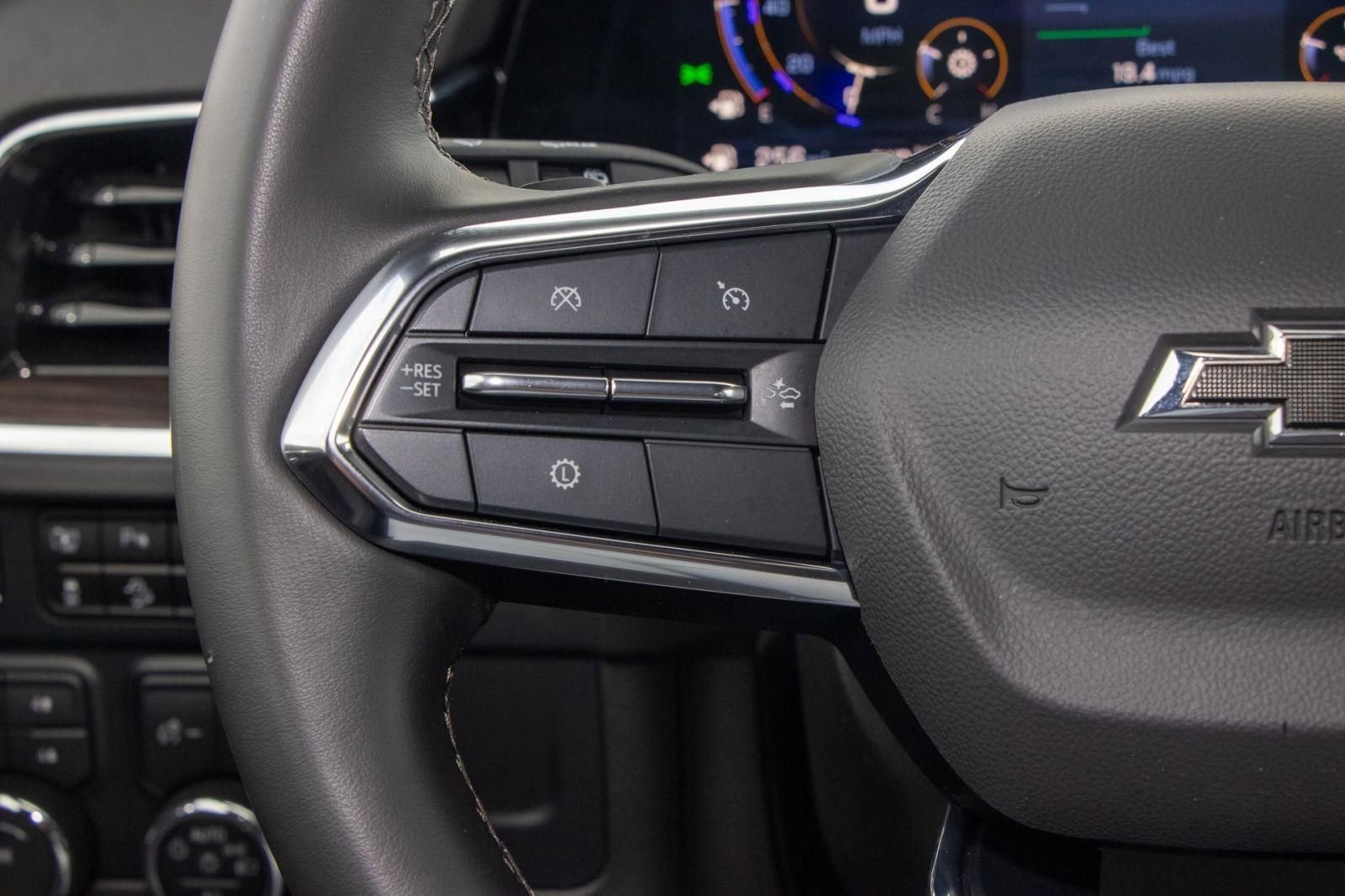 Used 2025 Chevrolet Suburban Z71 image 30