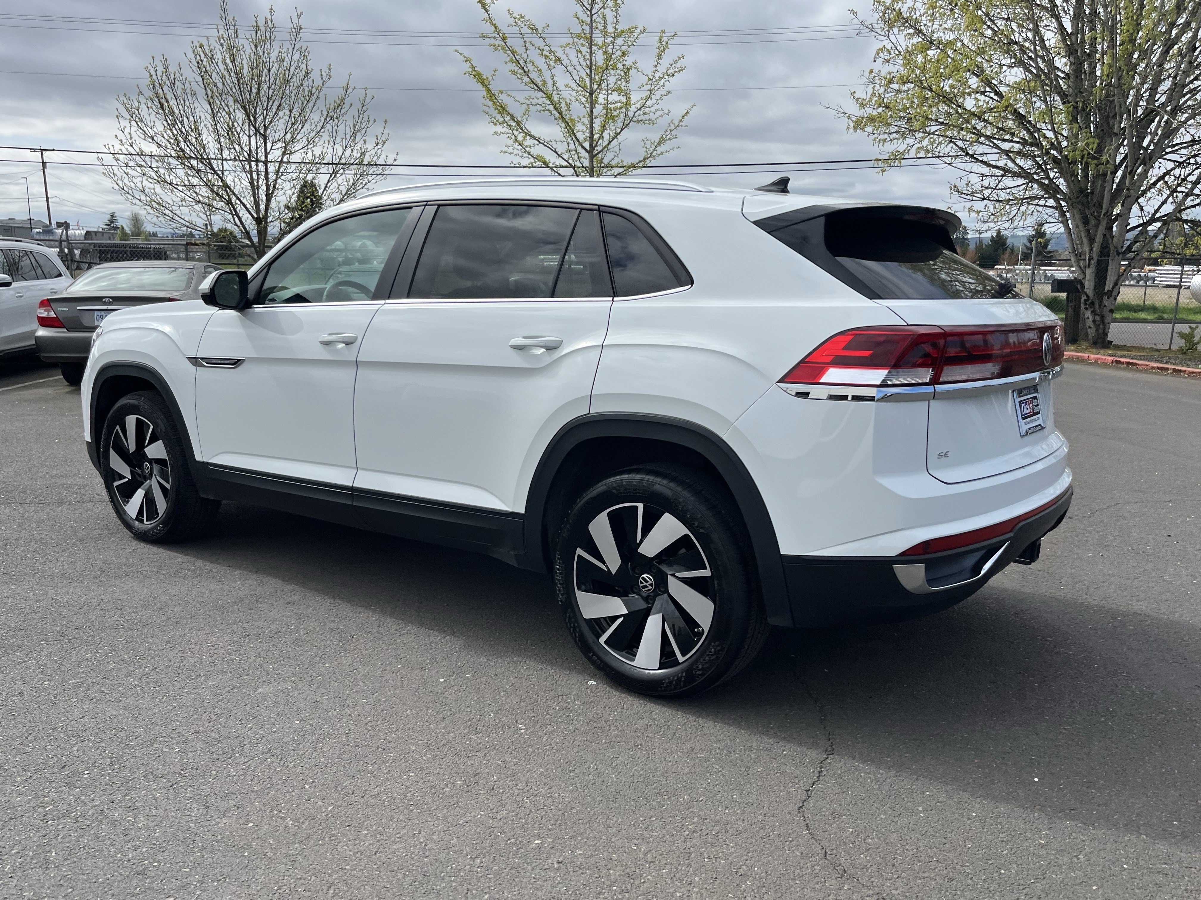 Used 2025 Volkswagen Atlas Cross Sport SE AWD/4WD image 3