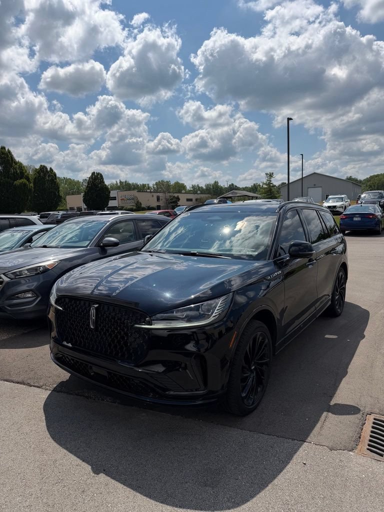 Used 2025 Lincoln Aviator Reserve w/ Equipment Group 201A AWD/4WD image 2