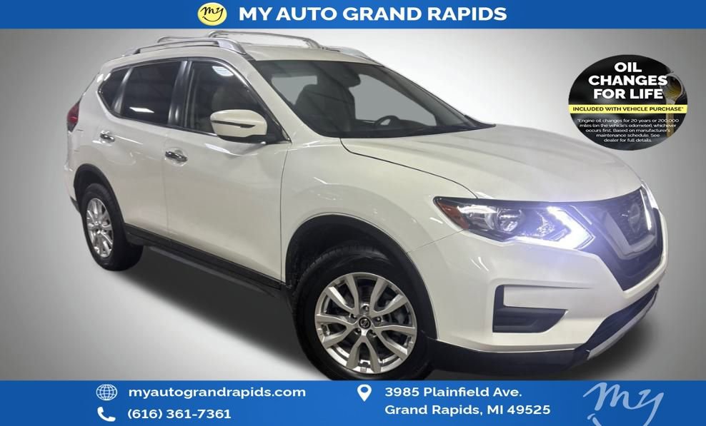 Used 2020 Nissan Rogue SV image 1