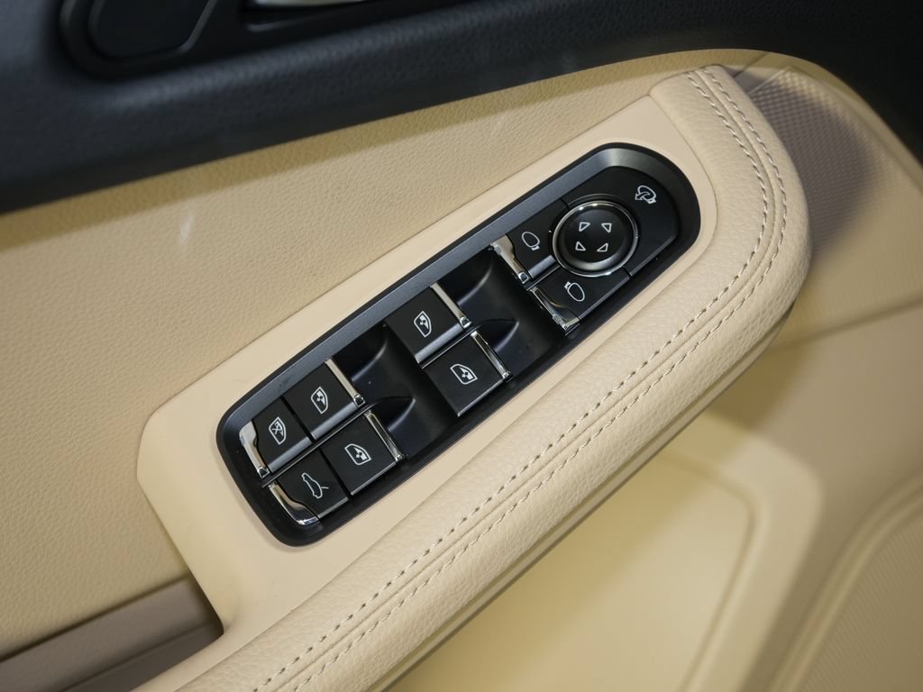New 2026 Porsche Macan AWD/4WD image 16