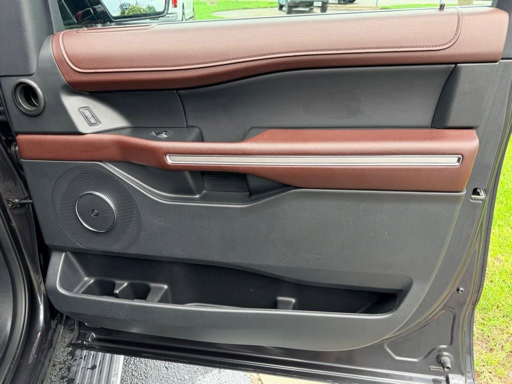 Used 2024 Ford Expedition Max Limited AWD/4WD image 10