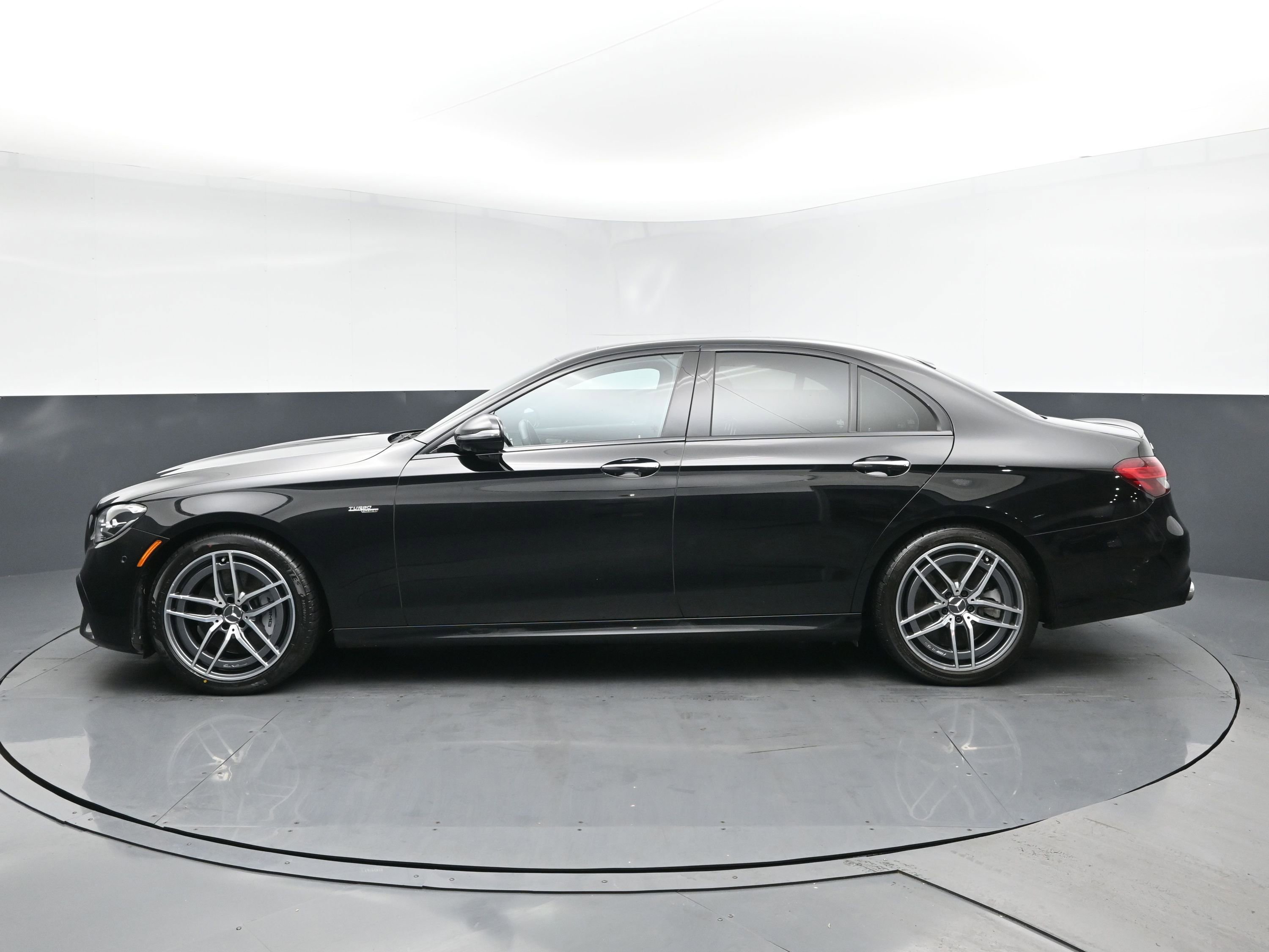 Used 2022 Mercedes-Benz E 53 AMG 4MATIC Sedan image 4