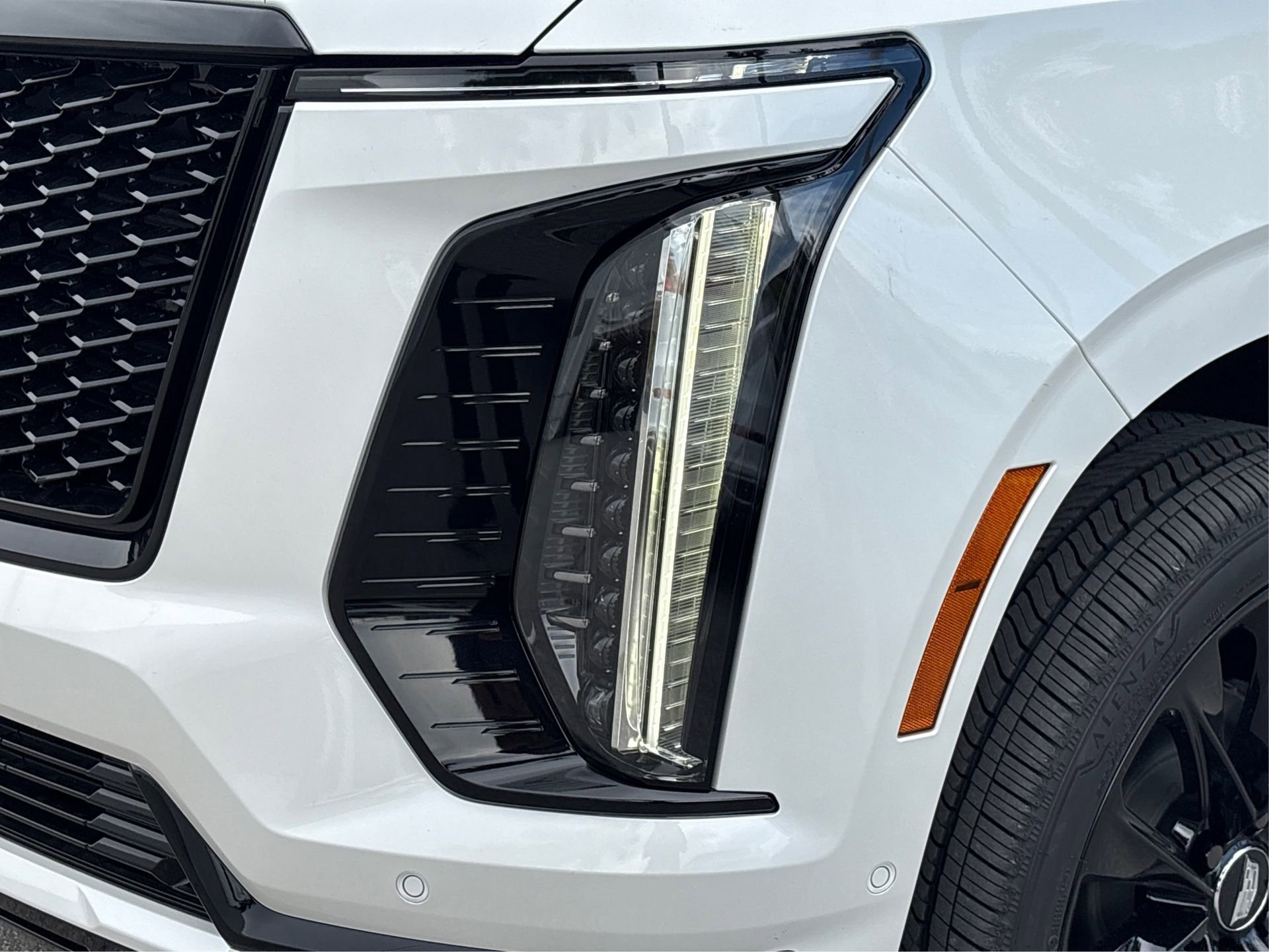 Used 2025 Cadillac Escalade Sport Platinum w/ LPO, ONYX Package AWD/4WD image 14