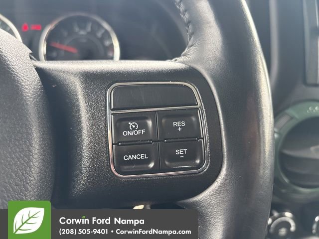 Used 2018 Jeep Wrangler Unlimited Rubicon w/ Connectivity Group image 15