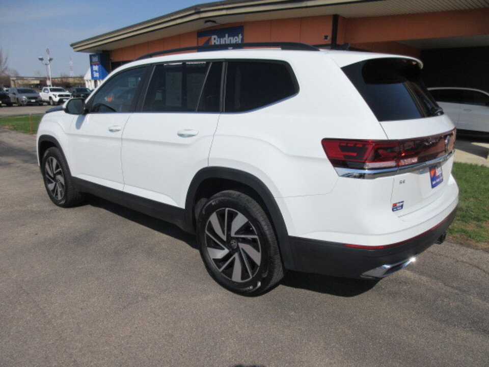 Used 2025 Volkswagen Atlas SE image 3