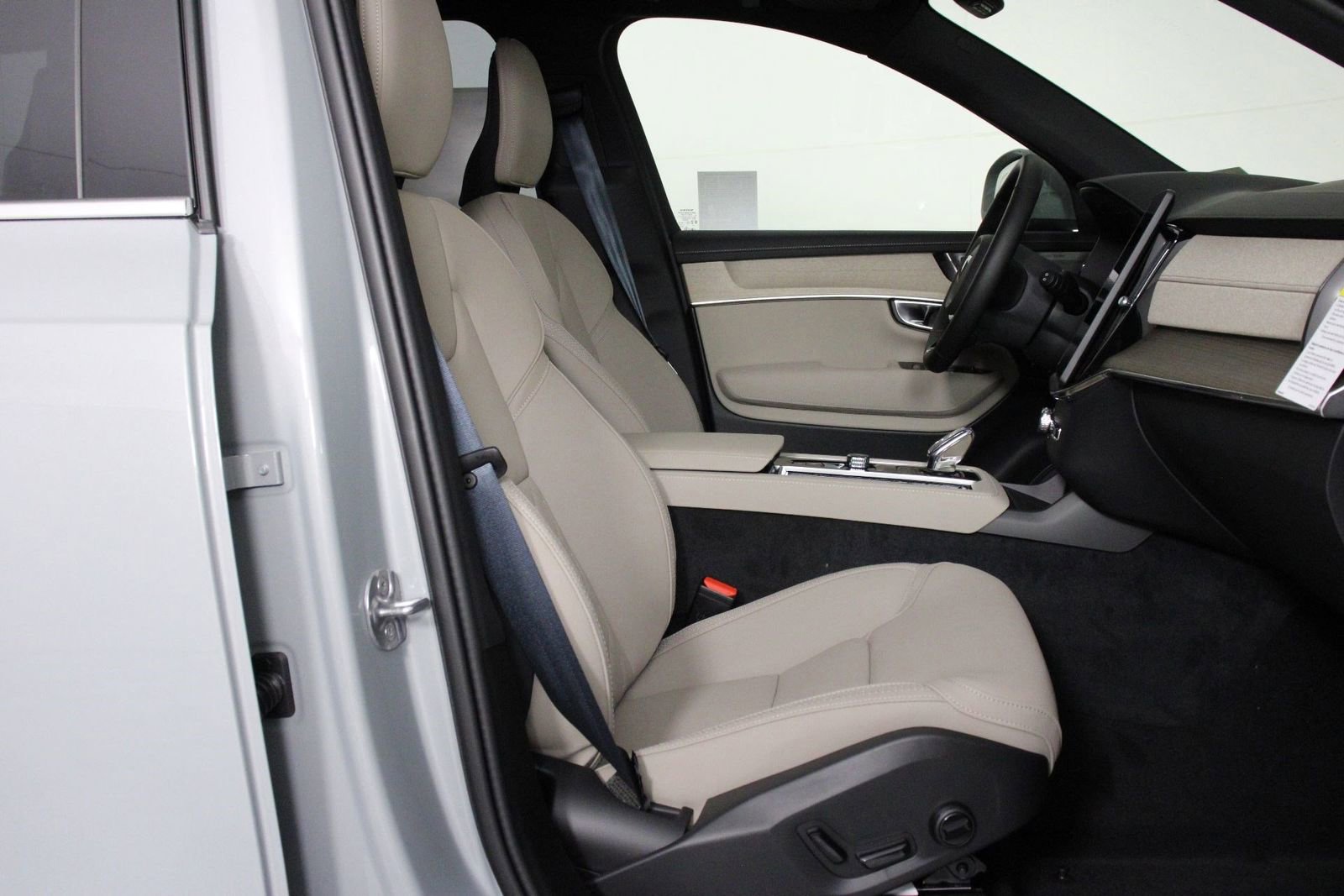 New 2026 Volvo XC90 T8 Plus image 10
