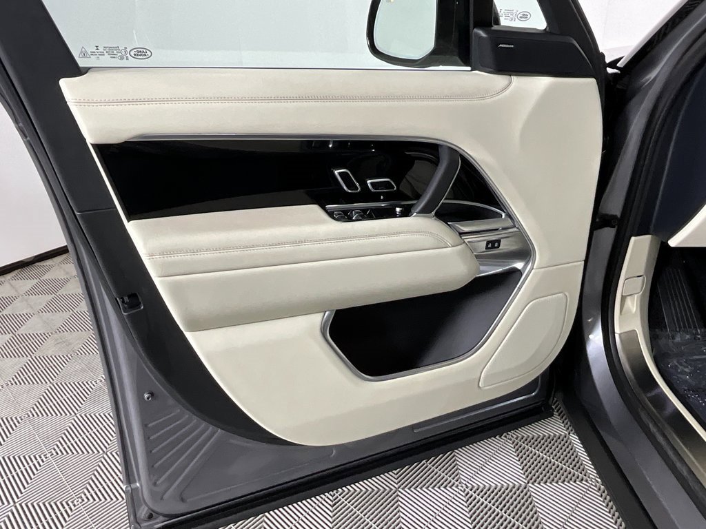 Certified 2023 Land Rover Range Rover SE image 18