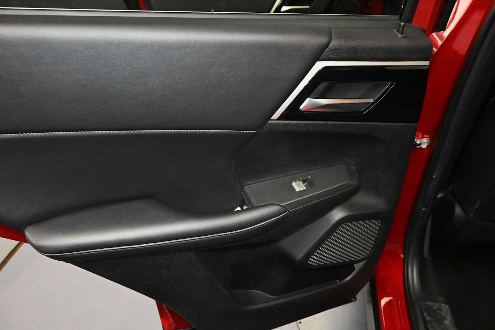 Used 2024 Mitsubishi Outlander SE AWD/4WD image 5