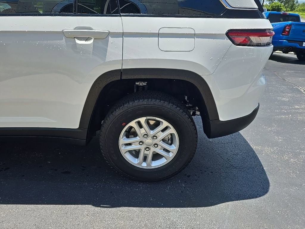 New 2025 Jeep Grand Cherokee Laredo w/ Luxury Tech Group I image 13
