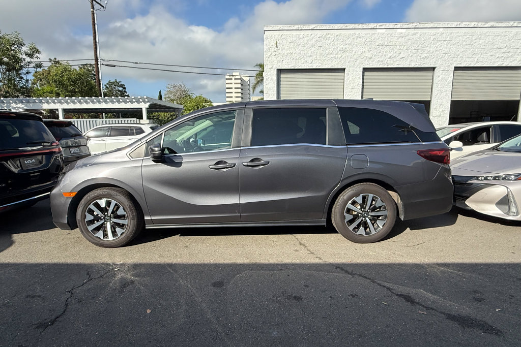 Used 2025 Honda Odyssey EX-L image 3